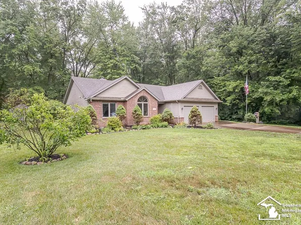 5237 Emerson Dr, Ottawa Lake, MI 49267