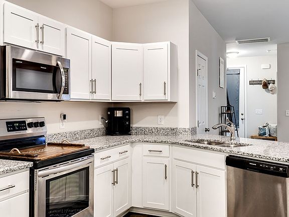 5th image of 249 Claremont Ct