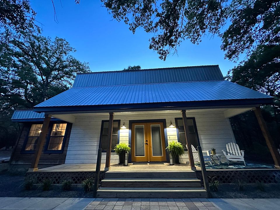 Front Entrance with a large Porch!