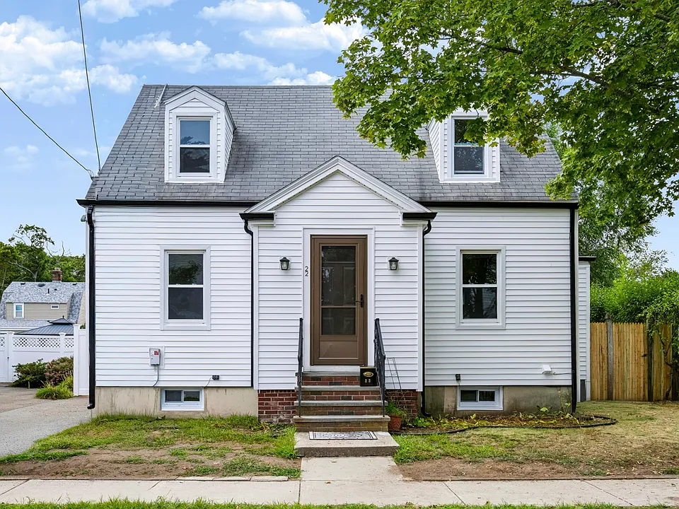 22 Ruggles St