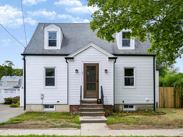 22 Ruggles St, Quincy, MA 02169