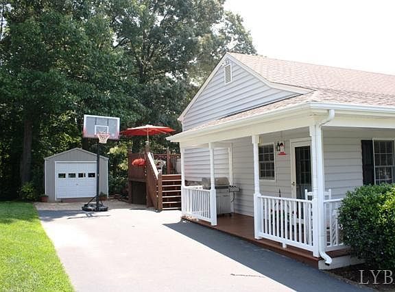 5th image of 1073 N York Ln