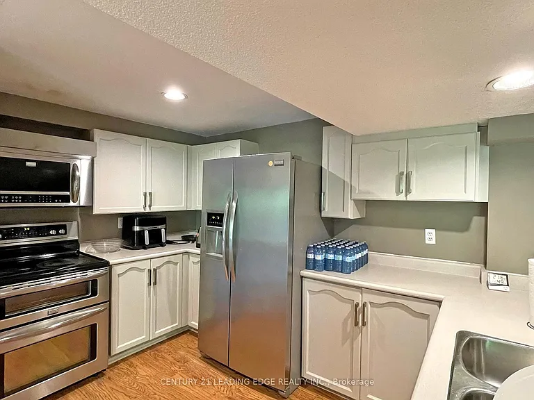 61 Garden St #LOWER — Photo 11