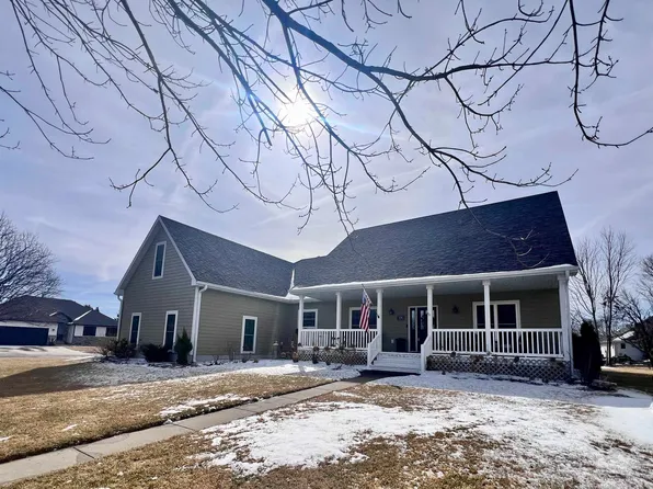 138 Green Court Dr, Elk Point, SD 57025