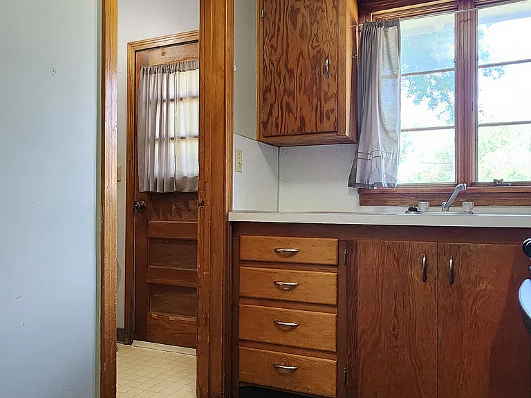 819 East Ave S — Photo 2