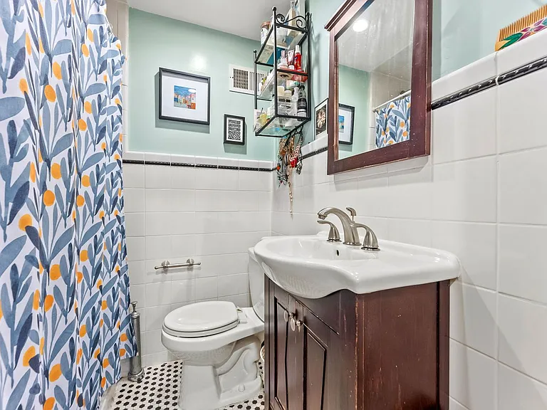 526 16th St #1 — Photo 7