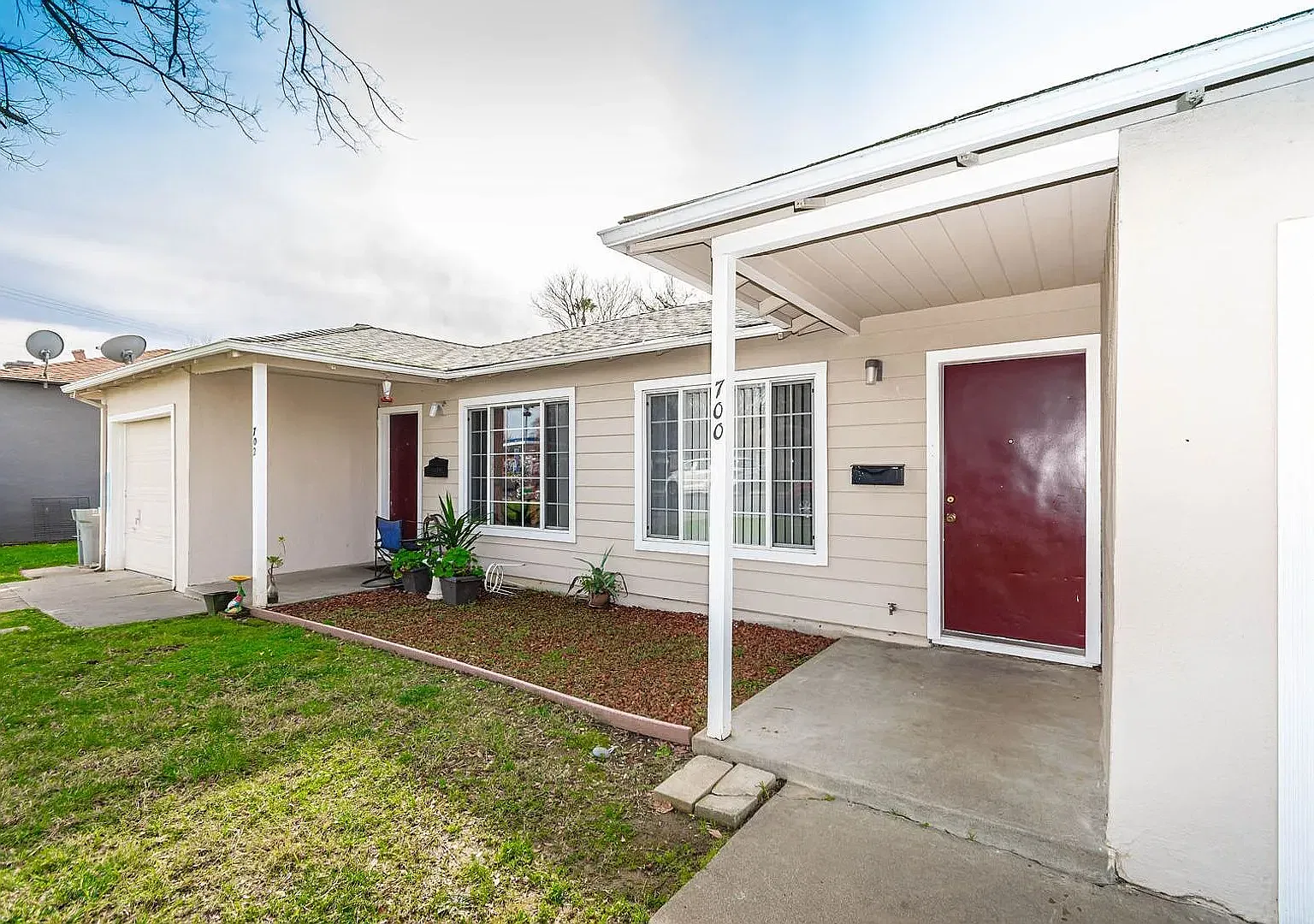 2 bed, 900 sqft, $1,895 — Photo 1