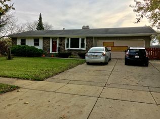 1901 Capri Ln, Schaumburg, IL 60193