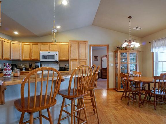 5th image of 8795 William Dr