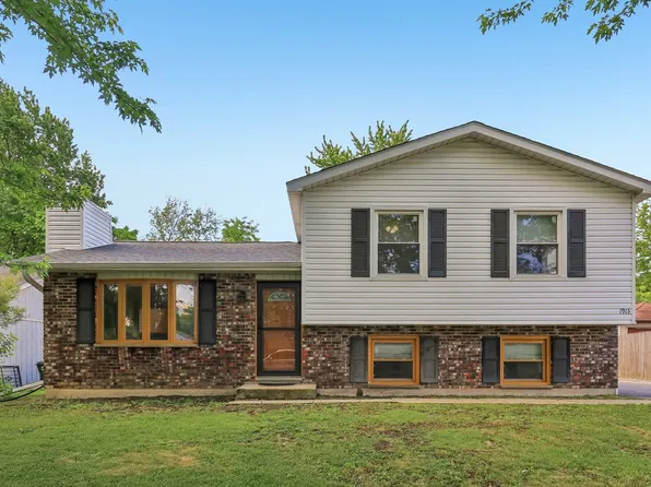 1913 Burr Oak Ln, Lindenhurst, IL 60046