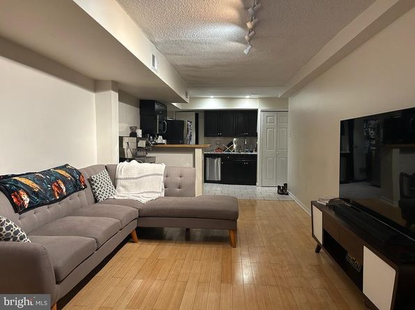 114 N 3rd St APT 3