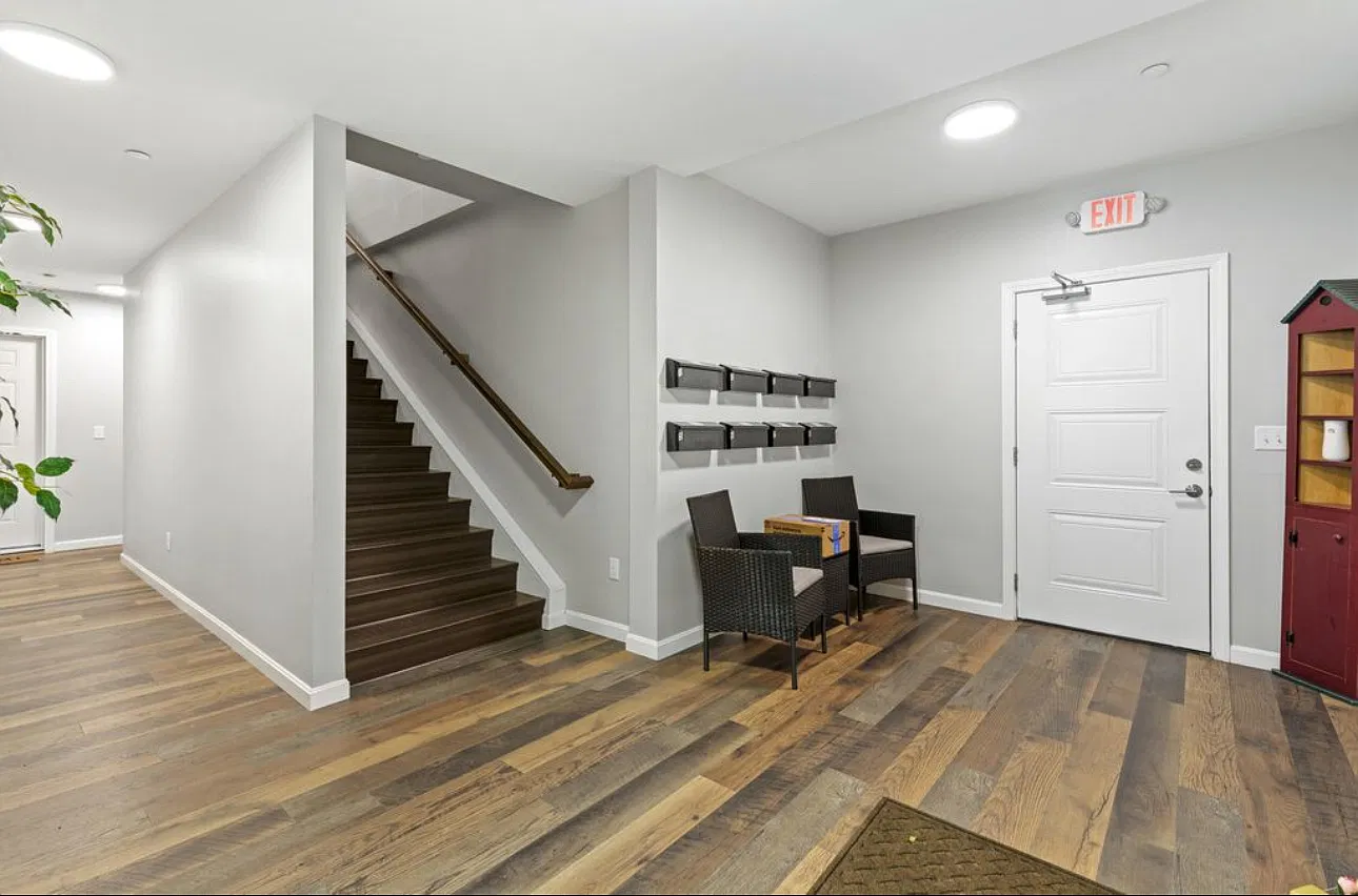 Studio, 800 sqft, $1,800 — Photo 4