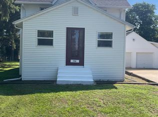 7316 Summerfield Rd, Lambertville, MI 48144