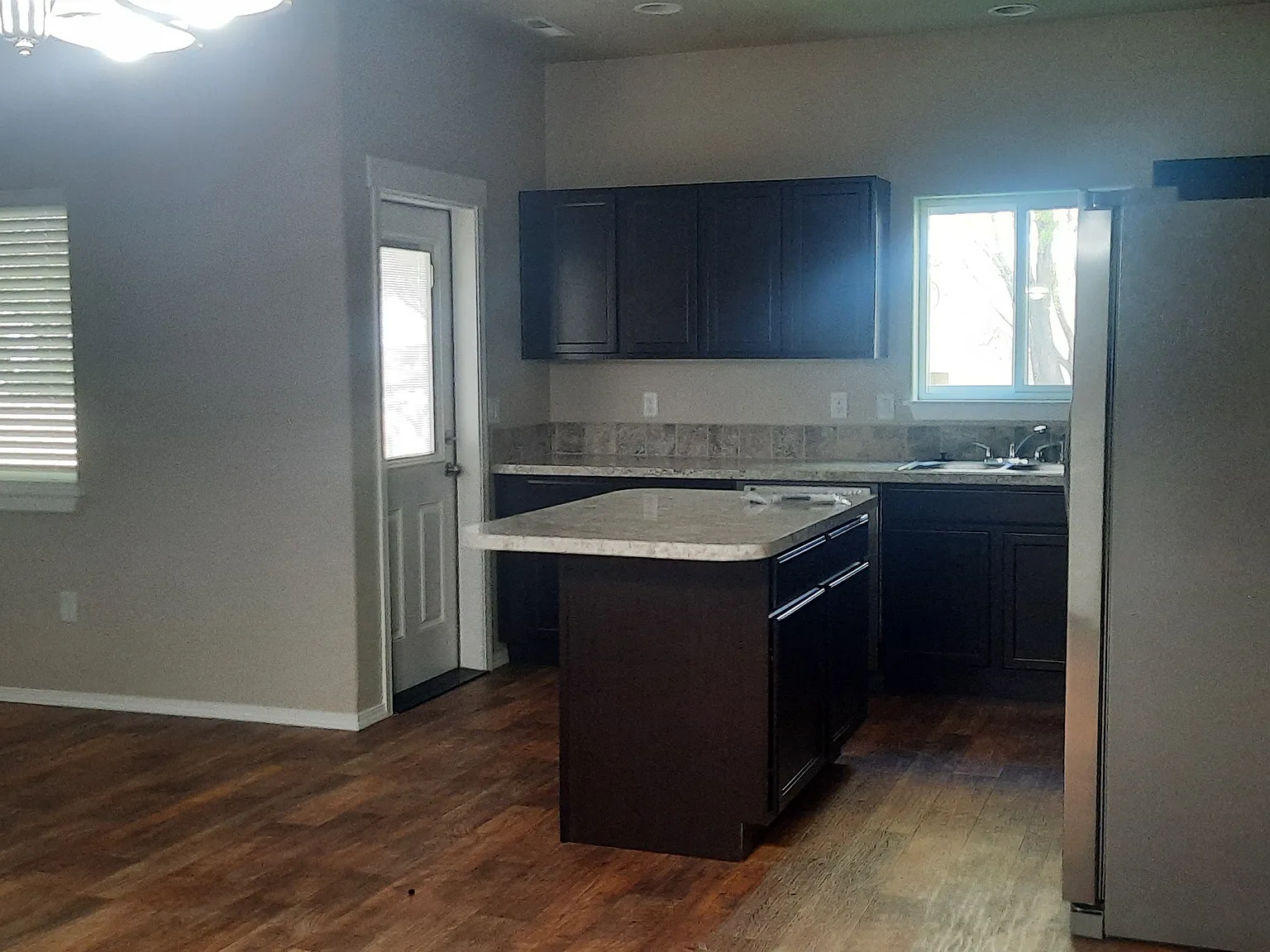 3 bed, 1290 sqft, $1,900 — Photo 4