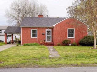 1 Cambridge Pl, Hampton, VA 23669
