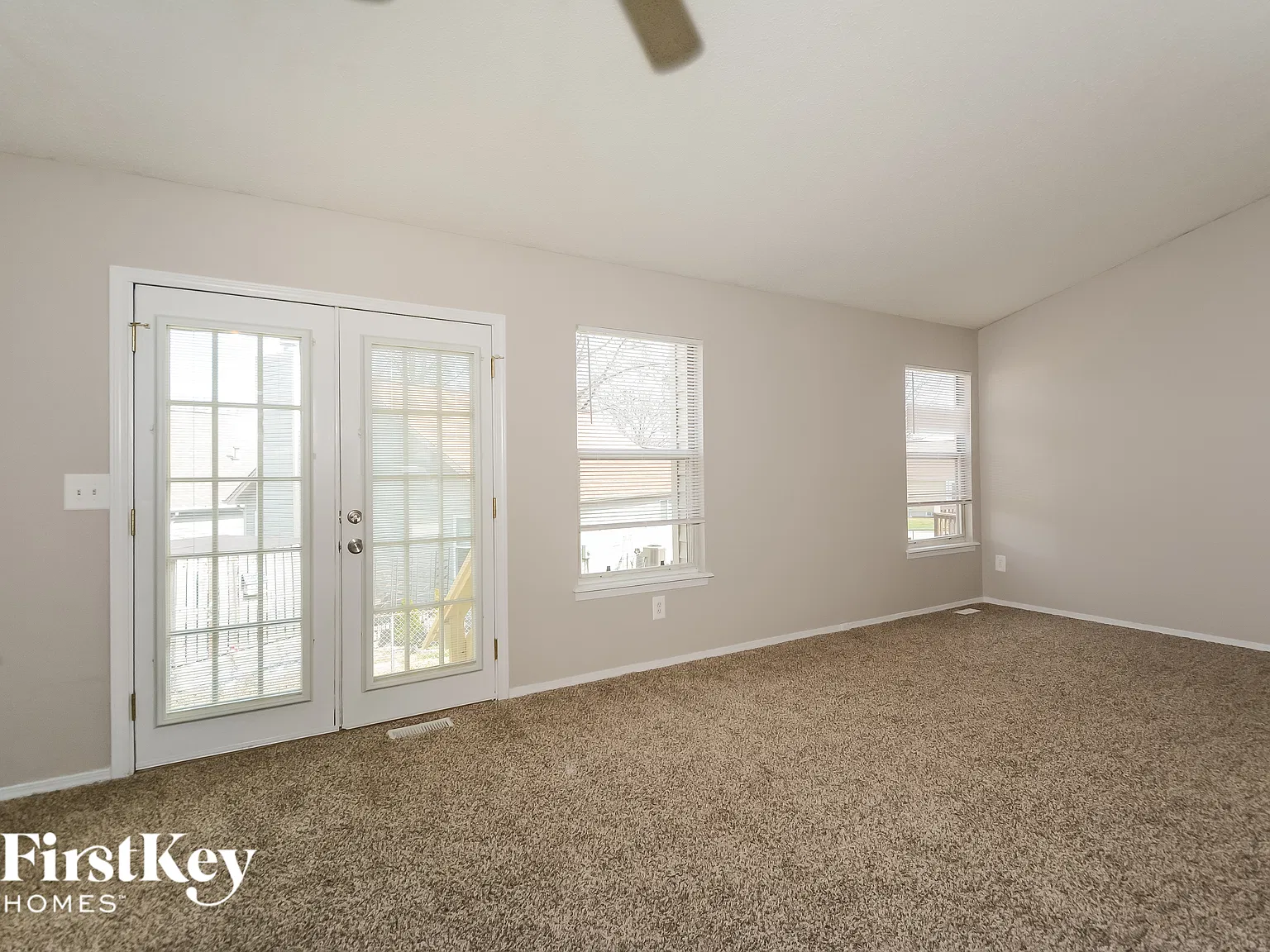3 bed, 2.0 bath, 2010 sqft, $2,770 — Photo 4