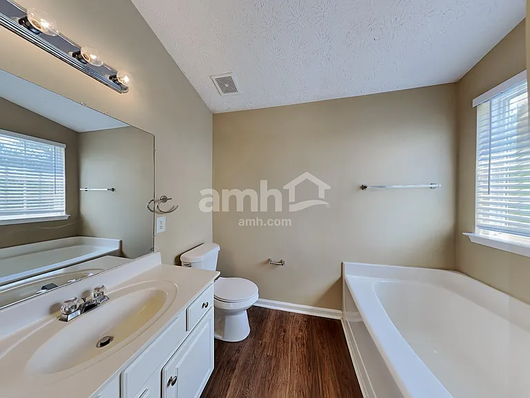 1394 Ivey Pointe Dr — Photo 12