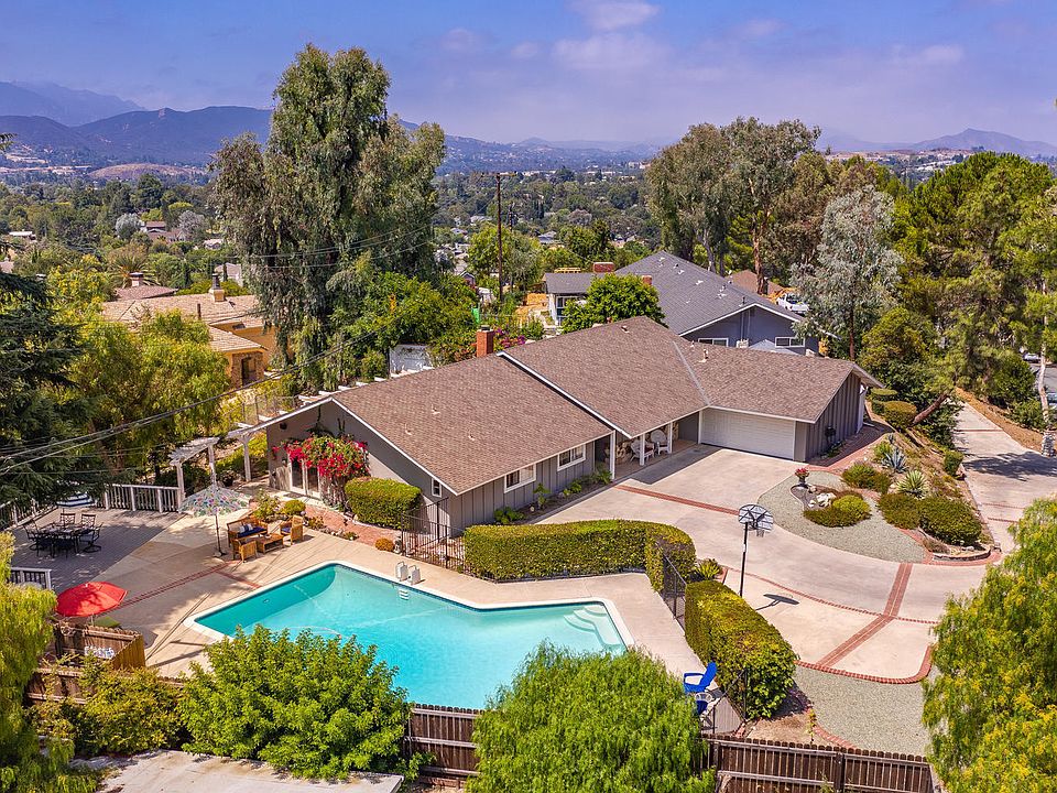 1st image of 1558 La Jolla Dr