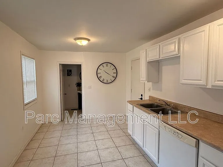 91 Waterly Ave — Photo 8