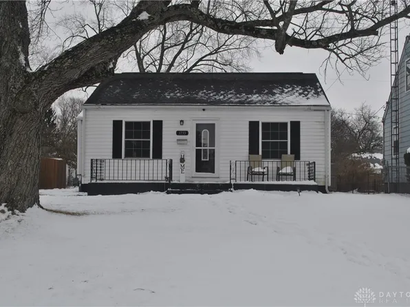 1733 N Sweetbriar Ln, Springfield, OH 45505