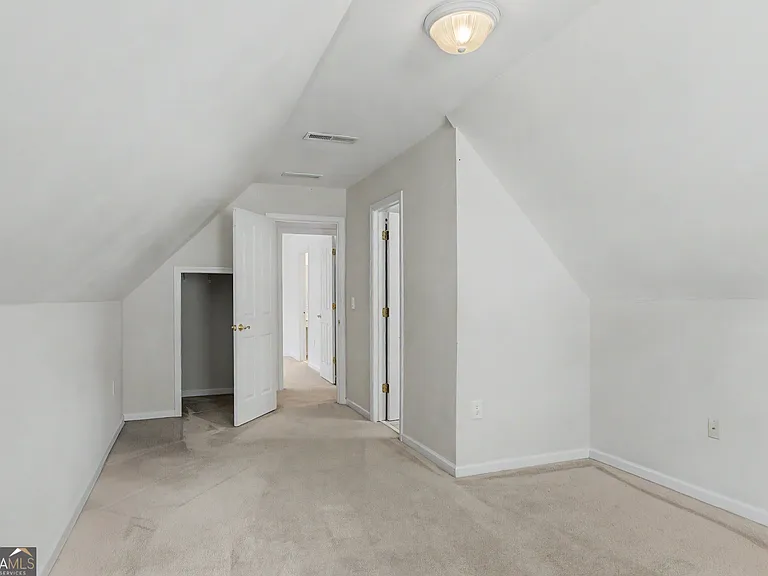 255 Squire Ln — Photo 40