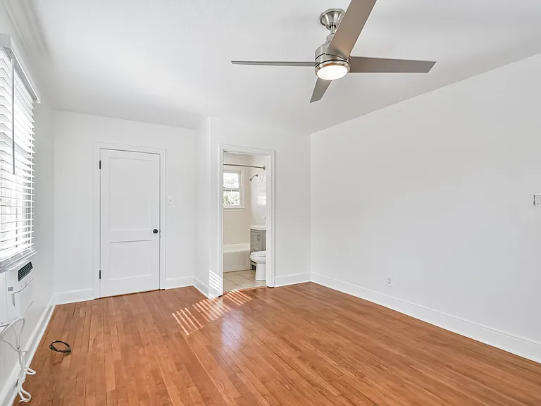 4518 Avenue P — Photo 19