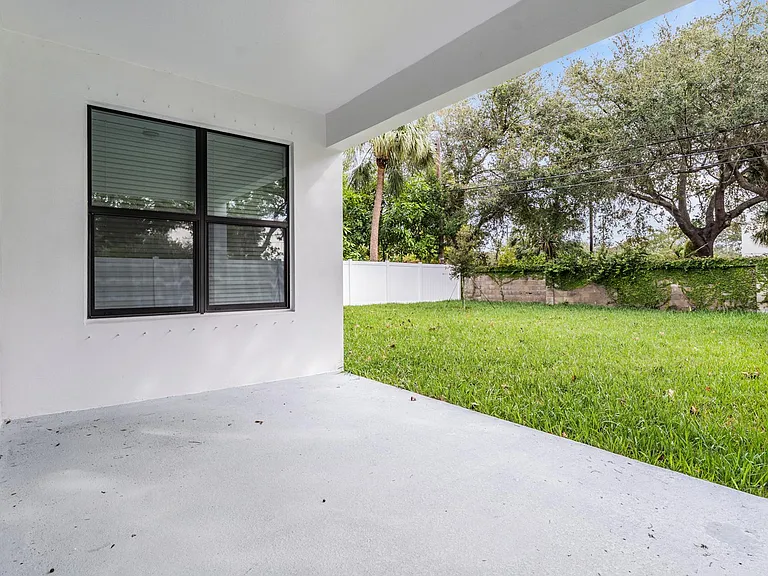 3912 S Church Ave — Photo 50