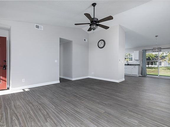 3rd image of 6828 Olde Meadows Ct