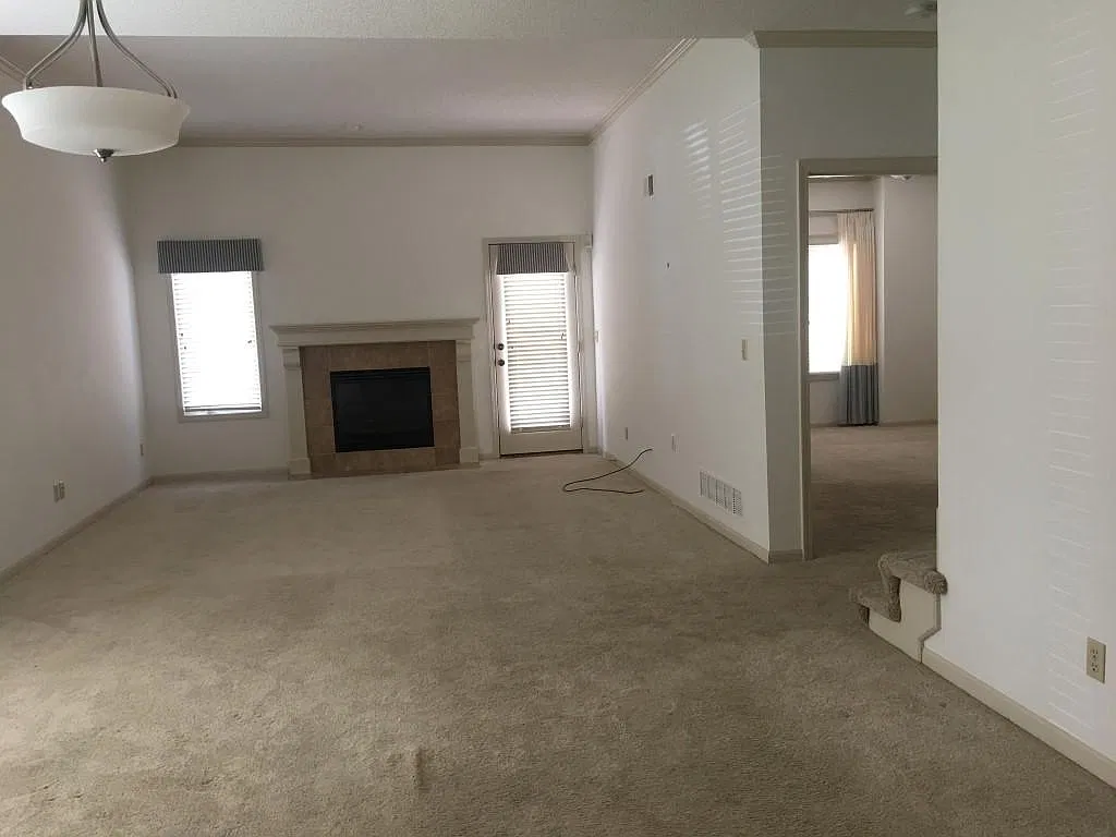 3 bed, 2.5 bath, 2222 sqft, $2,195 — Photo 3