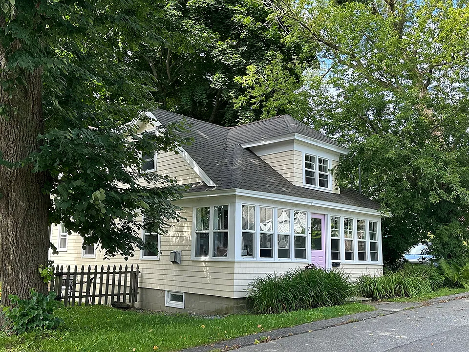 24 Trinity St