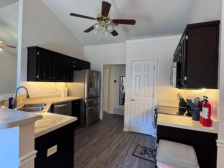 7503 Hunters Hollow Ln — Photo 13