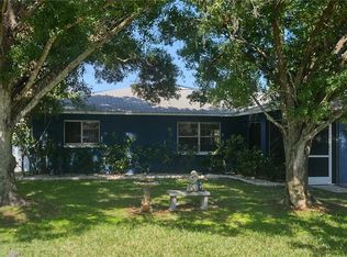 7107 13th St E, Sarasota, FL 34243