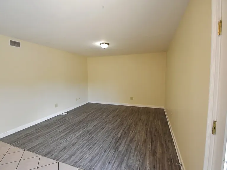 3372 Windsor Ln — Photo 2