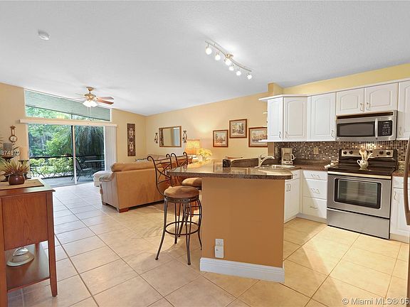 5th image of 594 W Woodgate Cir
