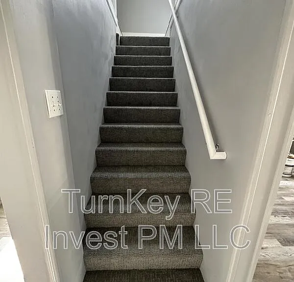 18108 Oakwood Ave — Photo 2