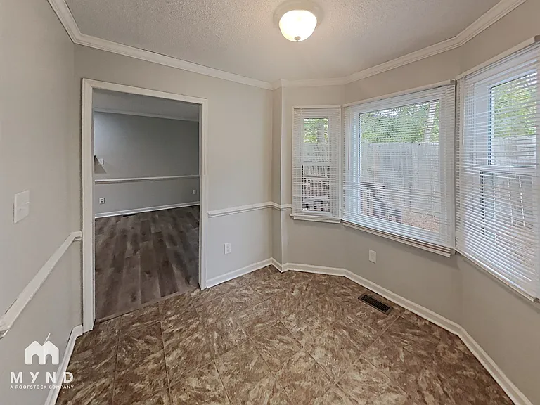 2200 Long And Winding Rd — Photo 8