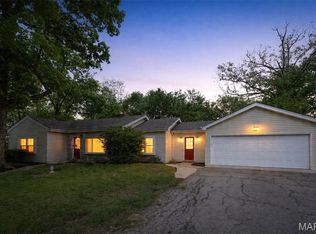 919 Oak Dr, Fenton, MO 63026