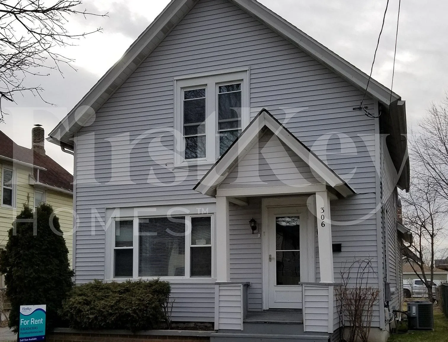 4 bed, 1.0 bath, 1289 sqft, $2,065 — Photo 1