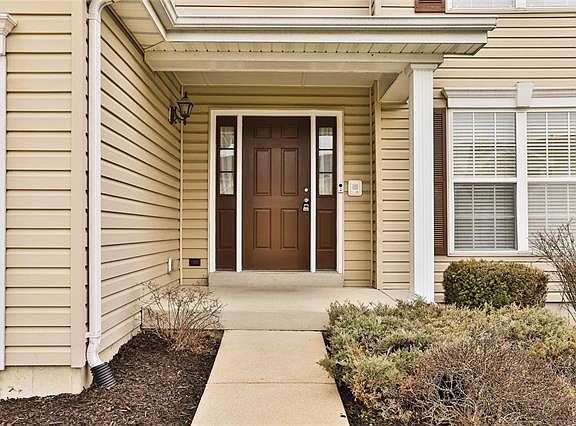 3rd image of 4012 Ashbury Crossing Dr