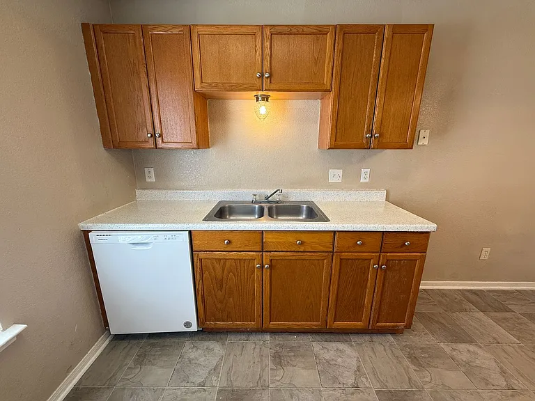 1708 Benttree Dr — Photo 6