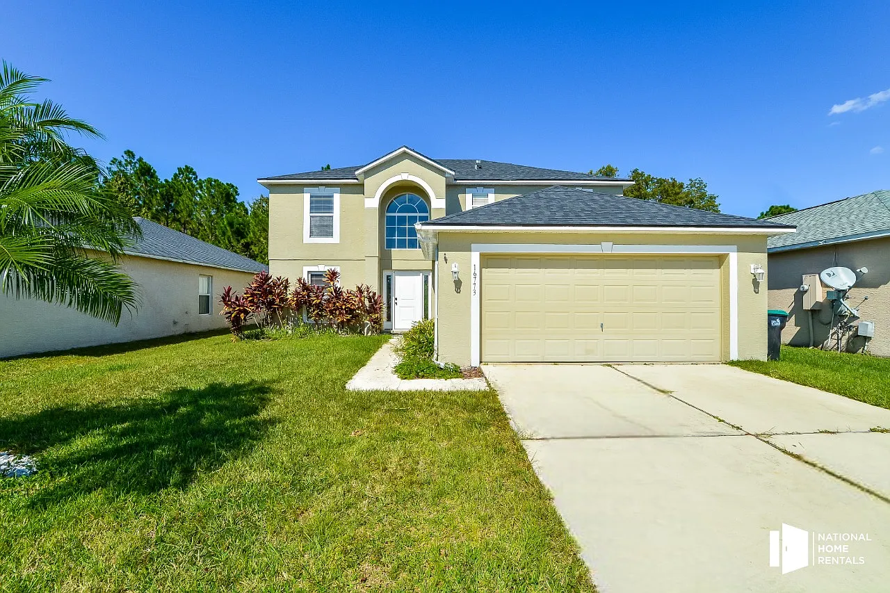 4 bed, 2.5 bath, 2057 sqft, $2,595 — Photo 3