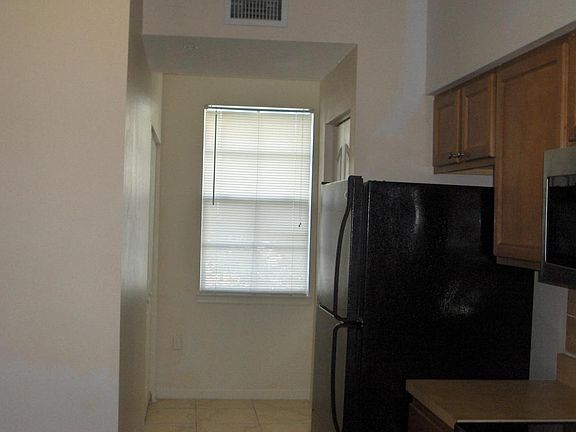 5th image of 10301 Myrtlewood Cir W