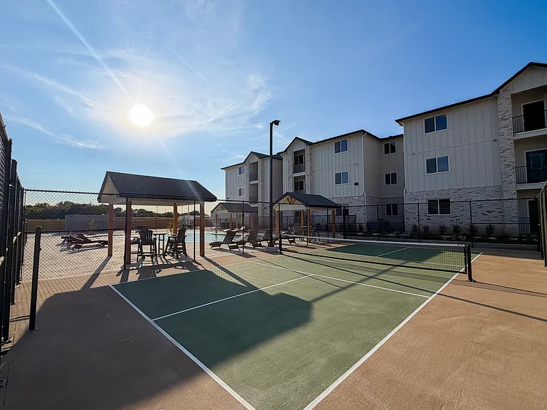 Beyond The Bend Apartments — Photo 14