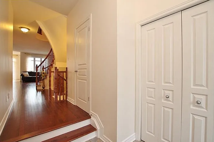 106 Hornchurch Ln — Photo 2