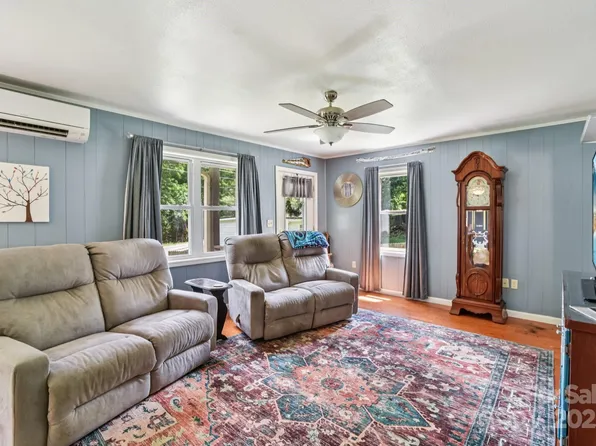 19 Lockman Rd, Maggie Valley, NC 28751