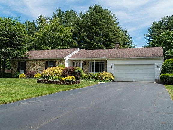 3rd image of 27 Helen Dr