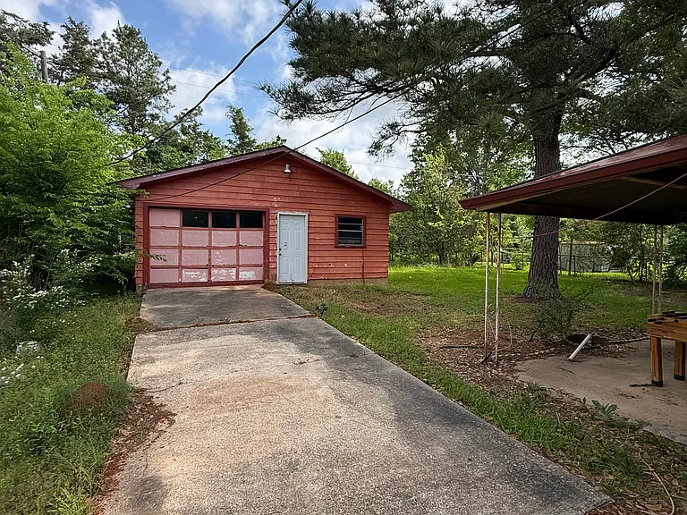 442 Janet Ln — Photo 2