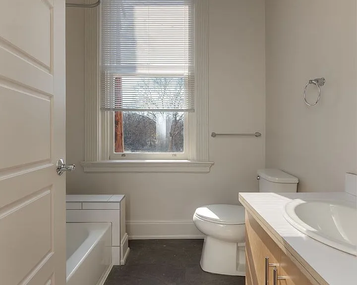 1740 Brewster Ave — Photo 13