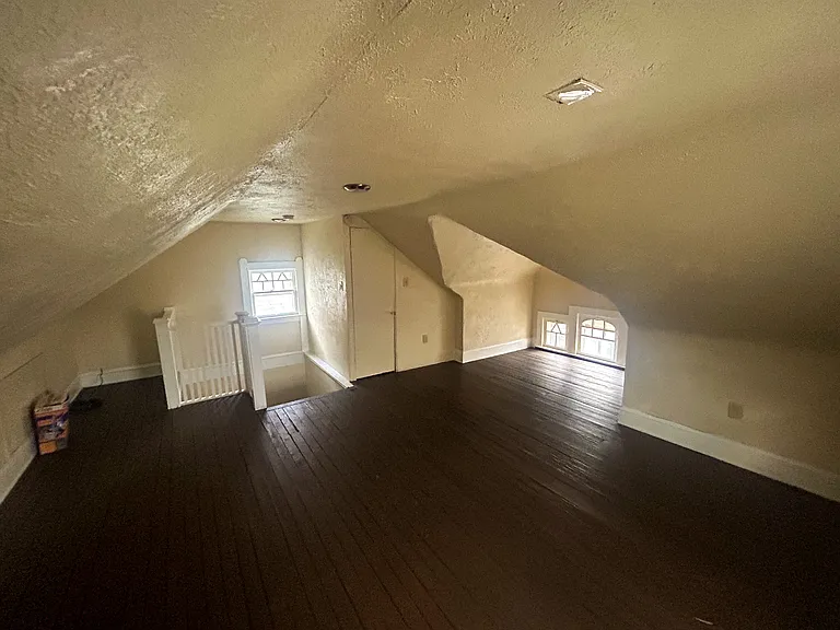 9804 Newton Ave — Photo 18