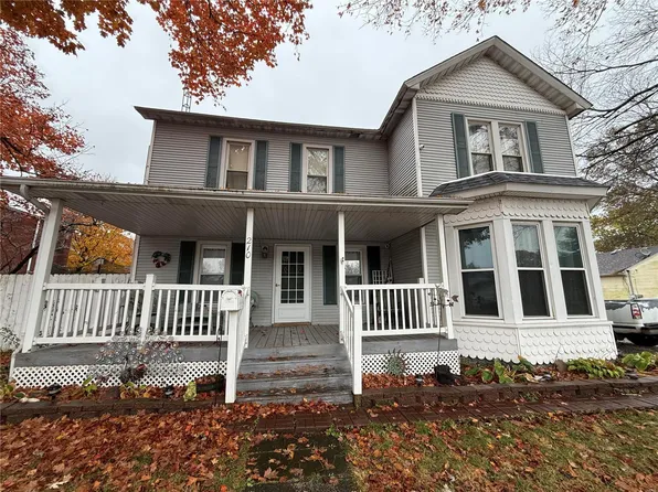 210 S 3rd St, Girard, IL 62640